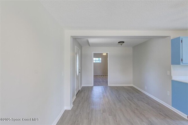 Building Photo - 331 Carmine Dr