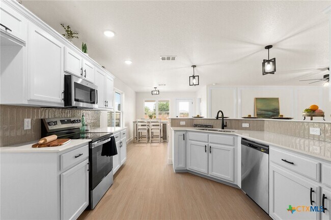 Building Photo - 2115 Blackhawk Lp