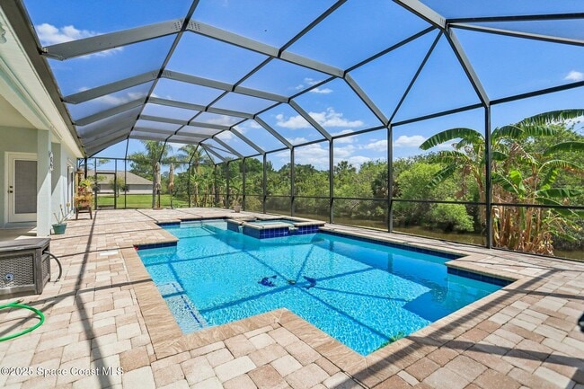 Building Photo - 929 Hialeah St