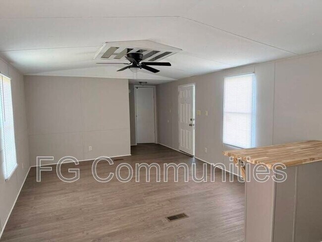 Building Photo - 123 Ray Cir