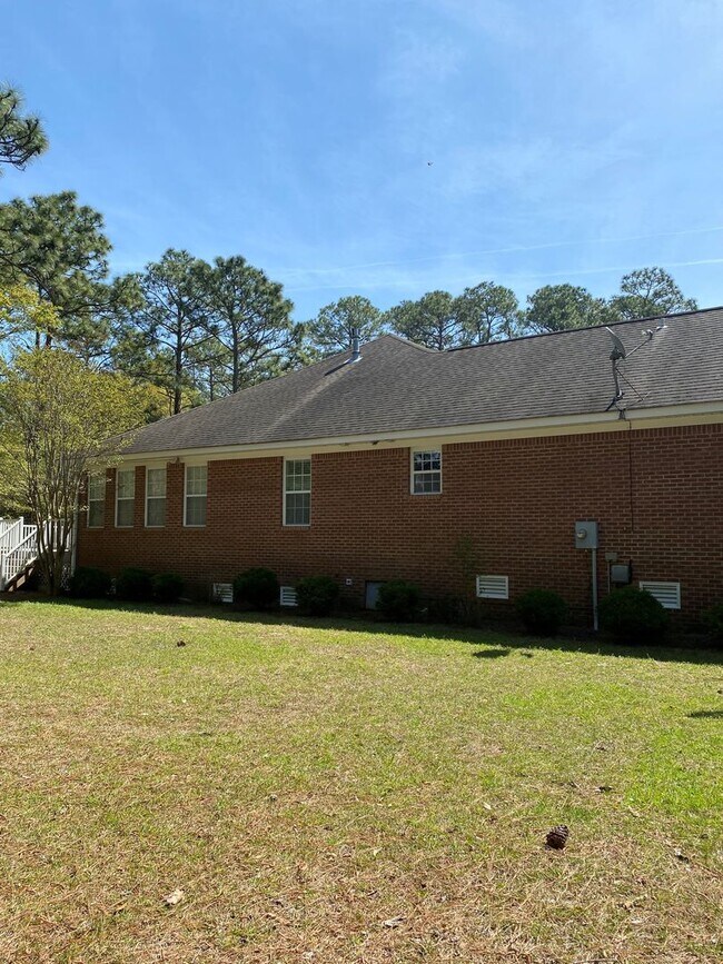 Building Photo - 4 bedroom/3 bathroom in Cypress Island community, minutes from Carolina Beach!