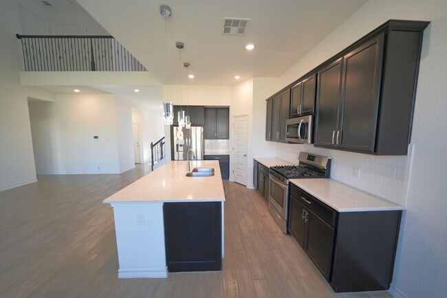 Building Photo - Luxury Living in Davis Ranch