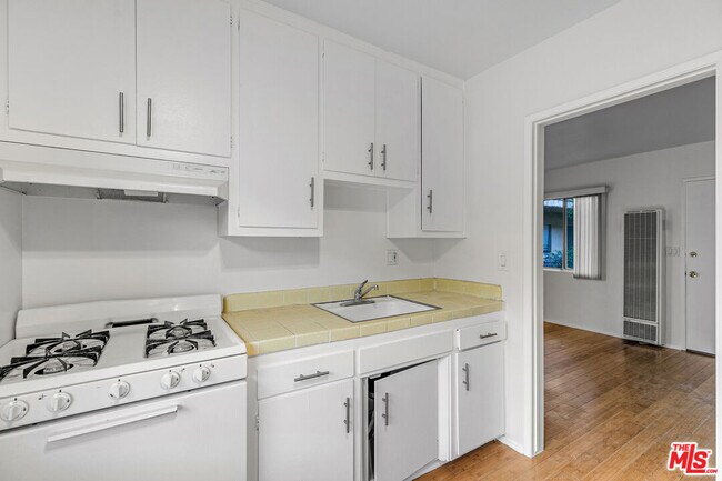 Building Photo - 2637 S Centinela Ave