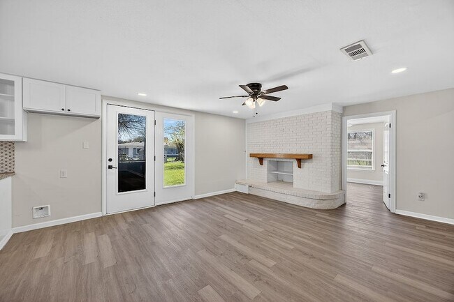 Building Photo - 108 Dupont Cir