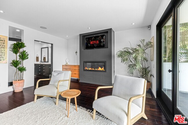 Building Photo - 2300 Ronda Vista Dr