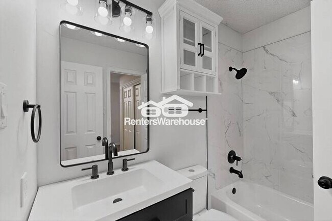 Building Photo - MOVE IN READY - 3BED/2.5BATH - CARROLLTON ...