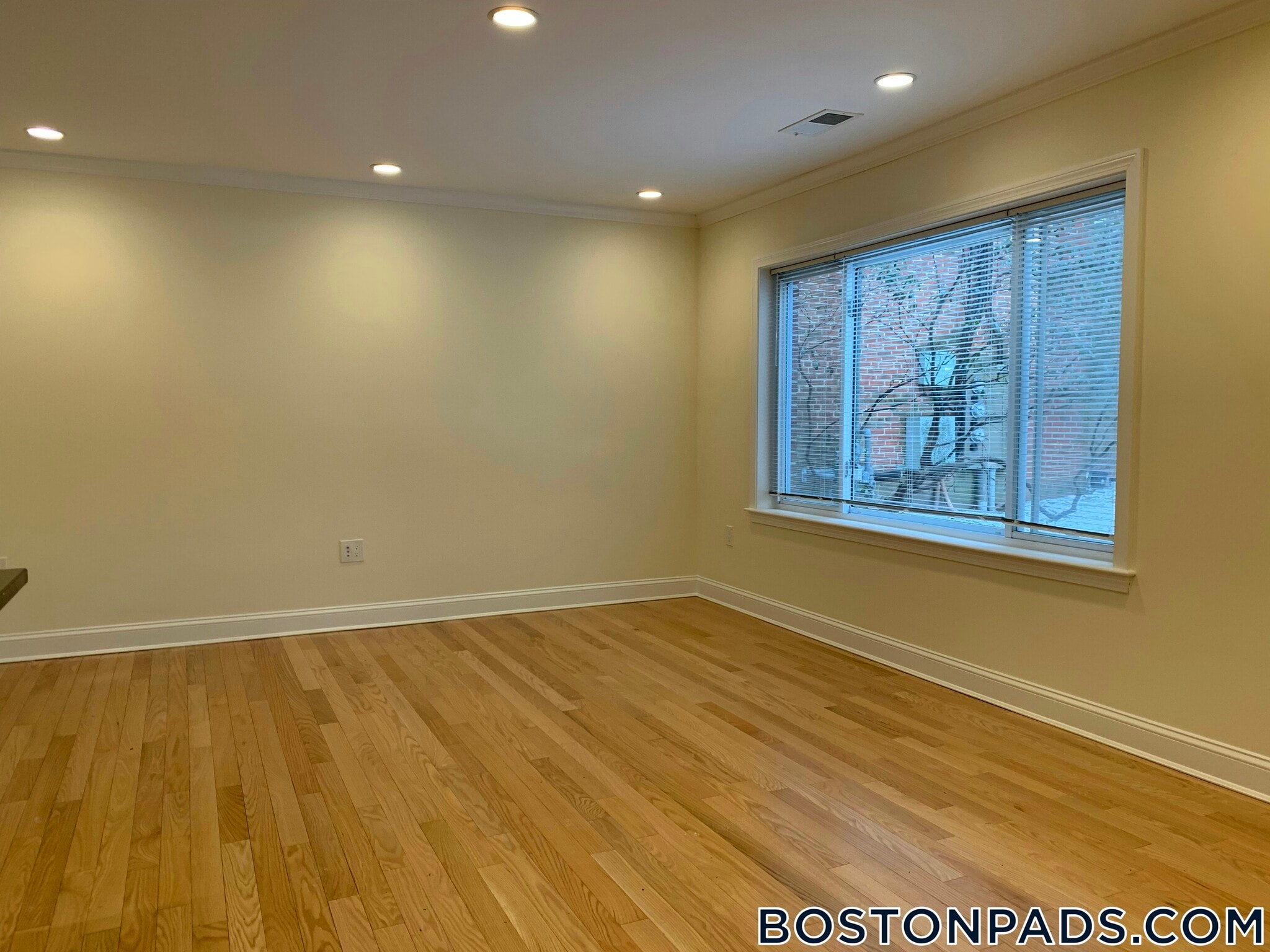 Building Photo - 172 Thornton Rd