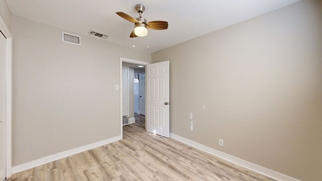Building Photo - $1,175 + 2 WEEKS FREE RENT!!!!