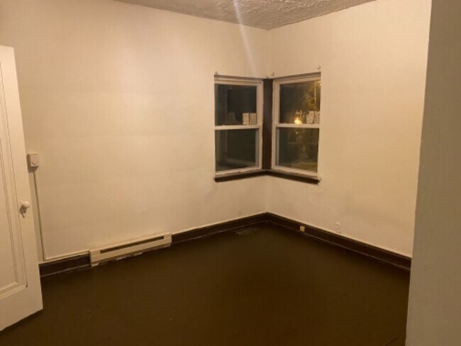 Building Photo - 1532 Woodland Ave NW