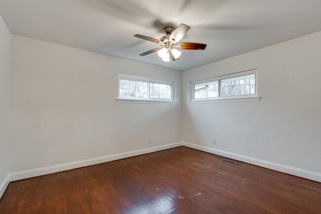 Building Photo - Three Bedroom Two Bathroom House For Rent