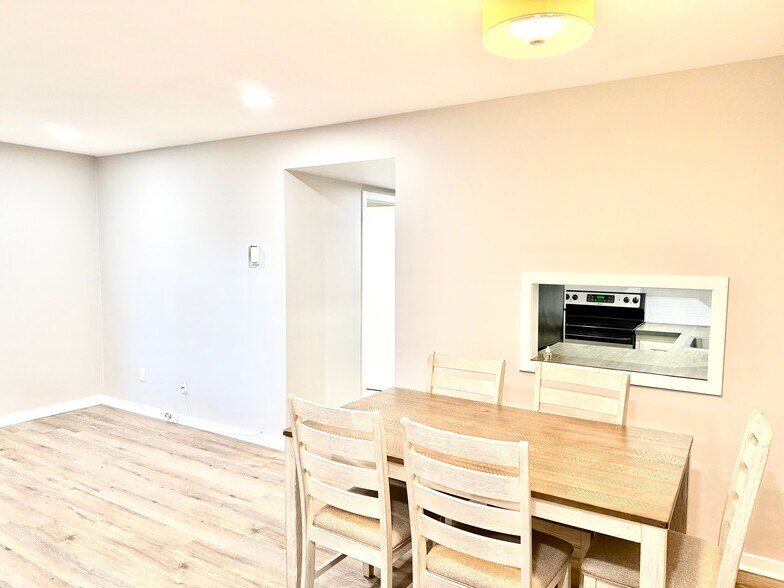 Building Photo - 11 Wild Oaks Rd