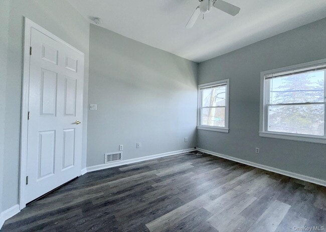 Building Photo - 142 W Boston Post Rd