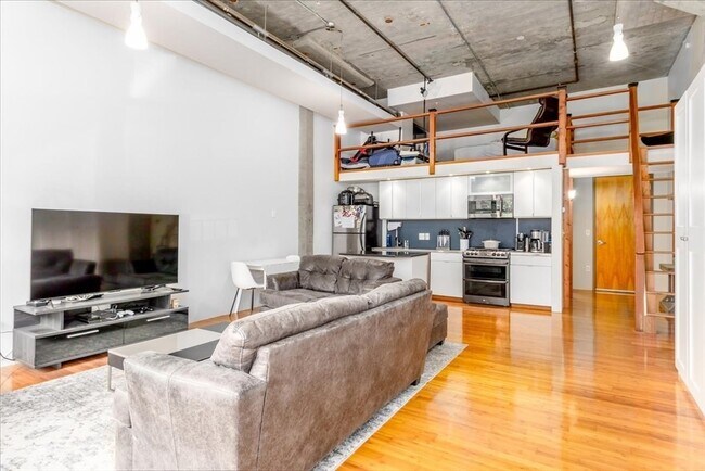 Building Photo - 156 Porter St