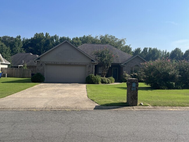 Primary Photo - 28 Hillsboro Dr