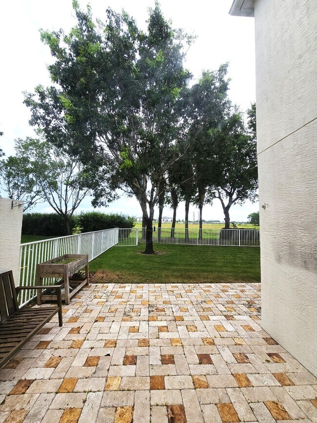 Building Photo - 169 Berenger Walk