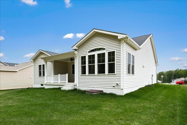 Building Photo - 8627 Fleetwood Dr