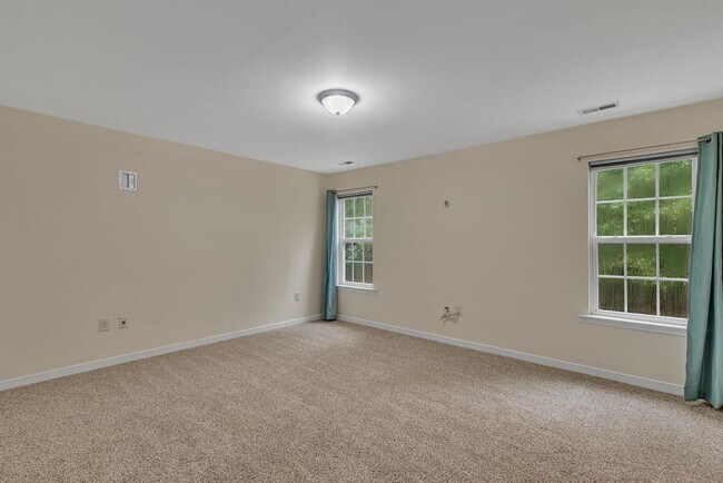 Building Photo - Charming 3-Bedroom Home on Large Acreage L...