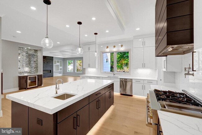 Building Photo - 6226 Kellogg Dr