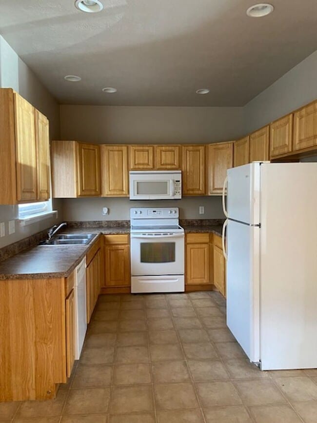 Building Photo - West Park #10