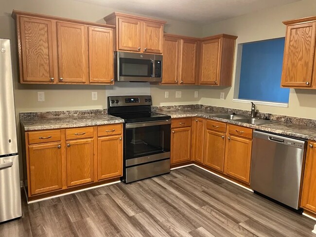 Building Photo - 1645 Red Bird Cir SE