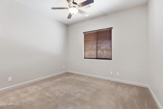 Building Photo - 5559 E El Sendero Dr