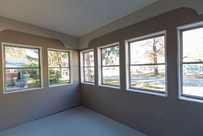 Building Photo - 1419 W 22nd St