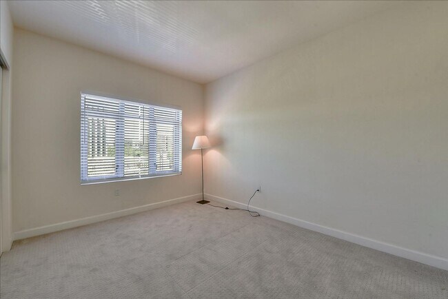 Building Photo - Fantastic 2 Bedroom/2 Bath at City Heights