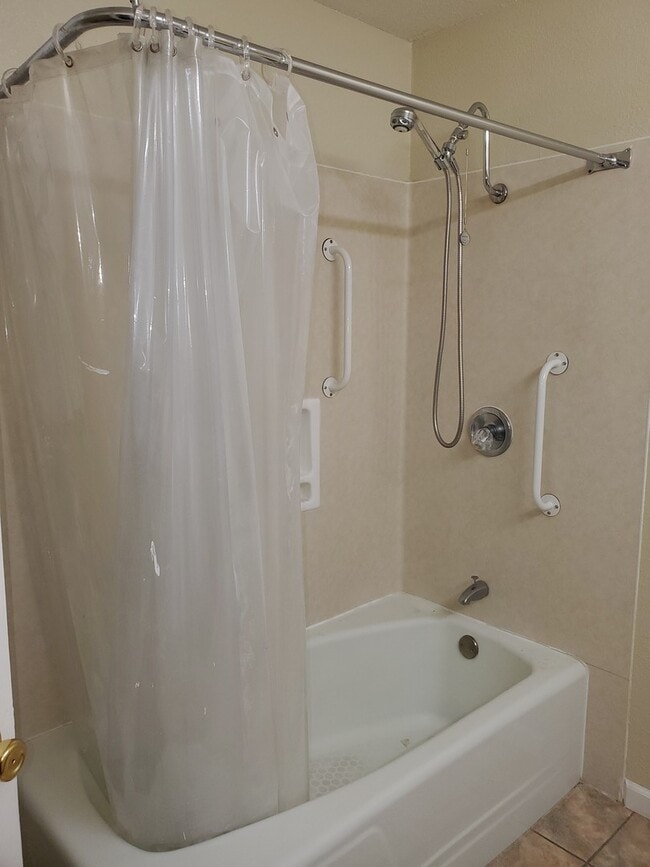 Building Photo - Modesto 3 bedroom 2.5  bathroom off McHenry