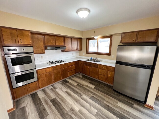 Building Photo - 4528 Plumbrook Dr