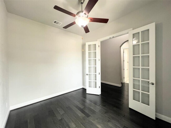 Building Photo - 2700 Hudson Ln