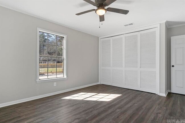 Building Photo - 2014 W Lakeview