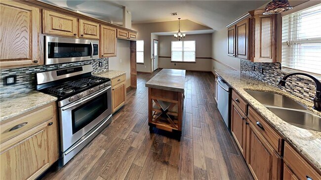 Building Photo - 1420 SE 15th St