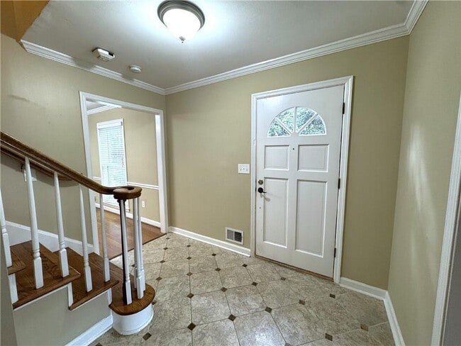 Building Photo - 5338 Roberts Dr