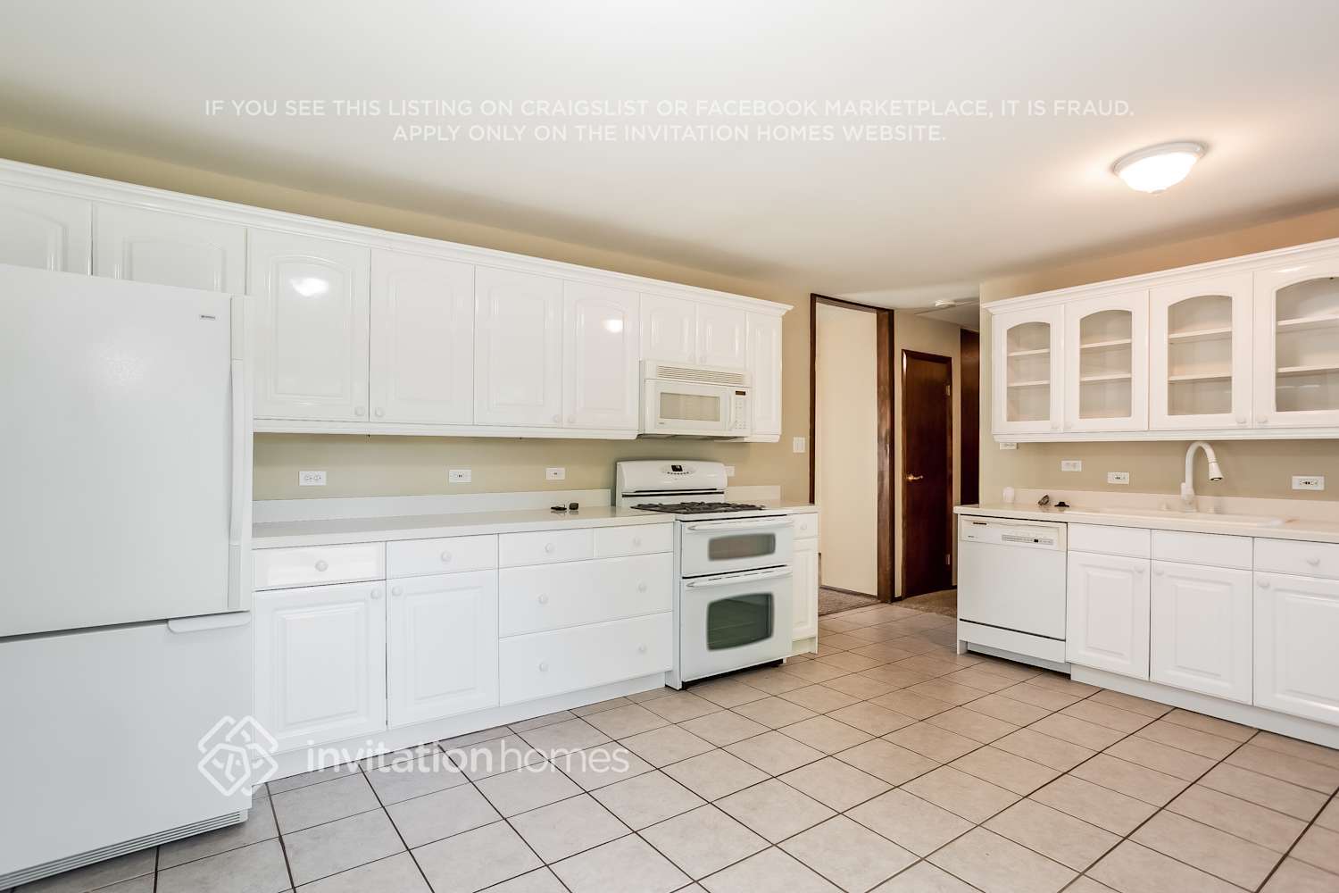 Building Photo - 16400 Sherwood Dr