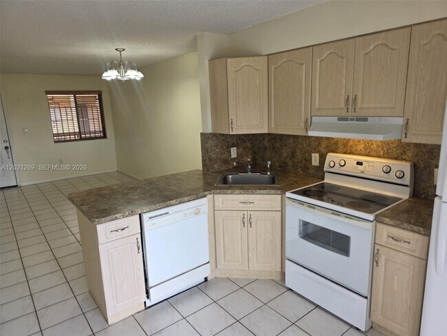 Building Photo - 5560 W 21st Ct