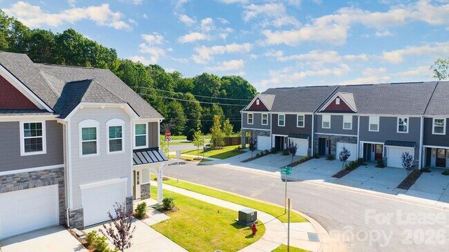 Building Photo - 2348 Layman Dr