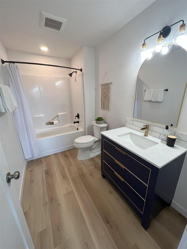 Building Photo - Brand New 2 Bed, 2 Bath Townhouse w/ a View!