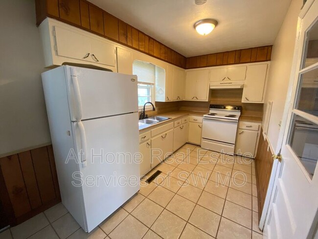 Building Photo - 1336 S Estate Ave