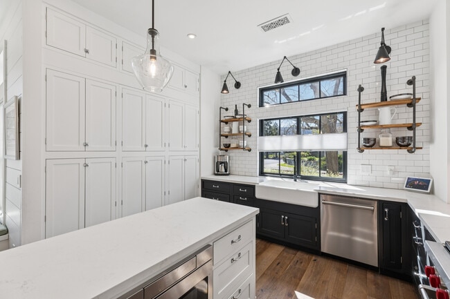 Building Photo - 1810 Quail Ct