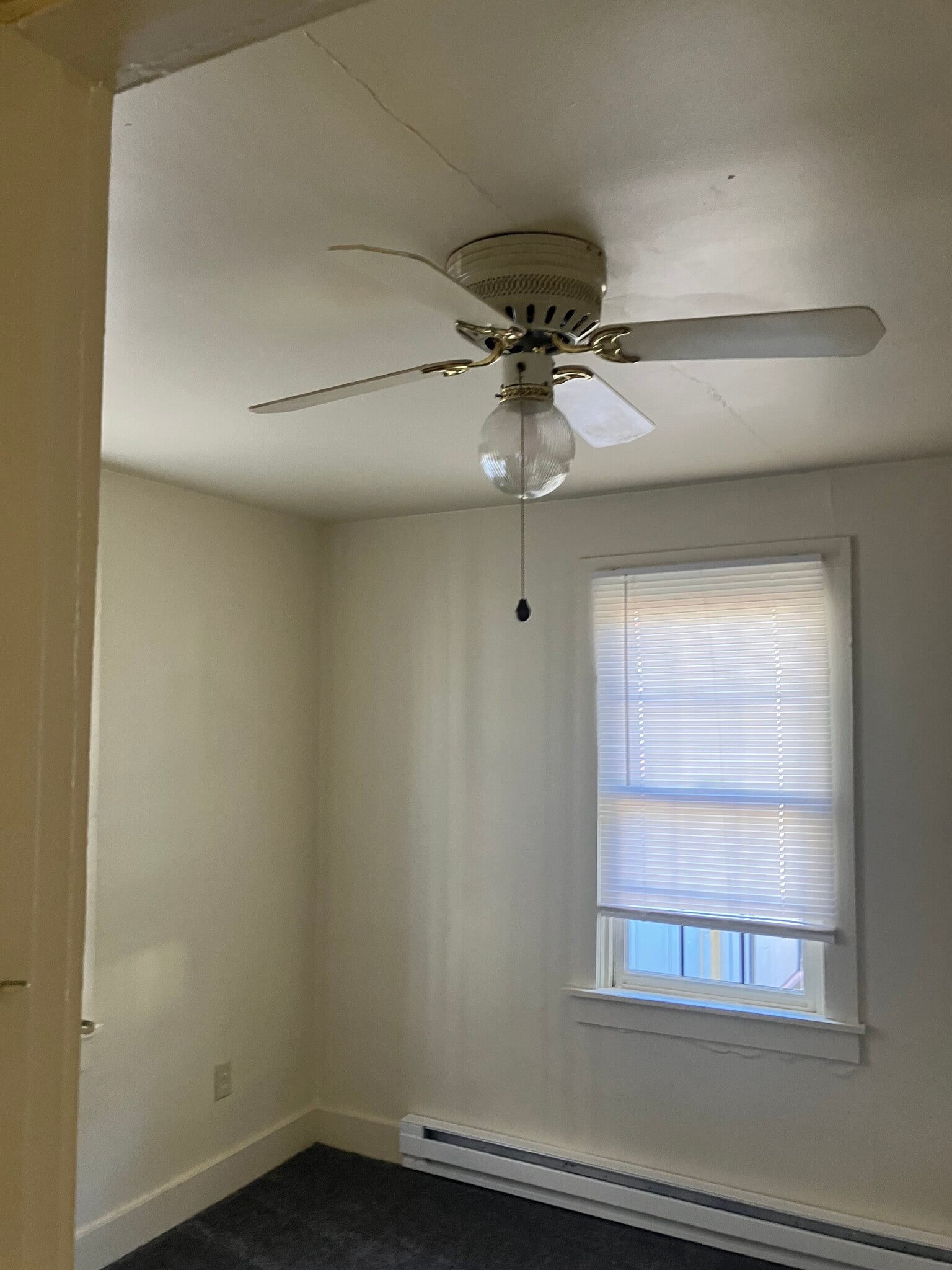 Building Photo - 215 N Railroad Ave