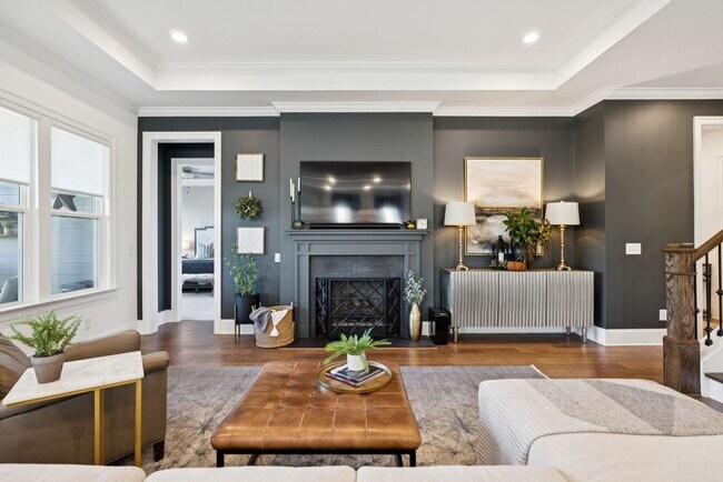 Building Photo - Luxurious living space *Fully furnished and impeccably designed*