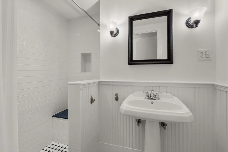 Building Photo - 156 Prince St