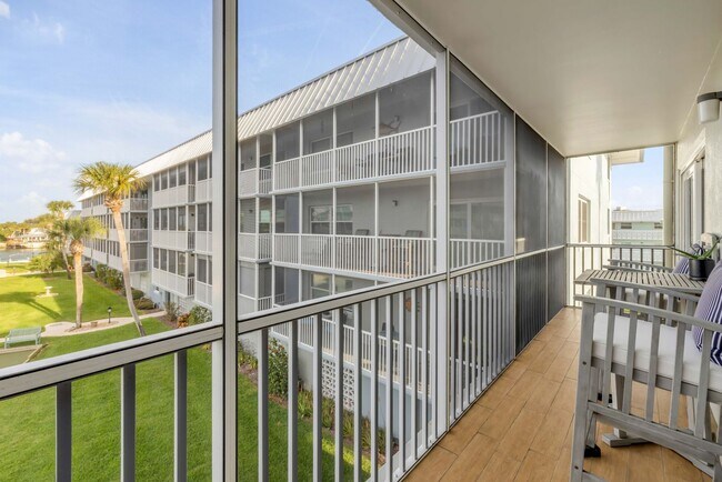 Building Photo - New Smyrna 2BD/2BA Beach Condo in Waterfront Community!