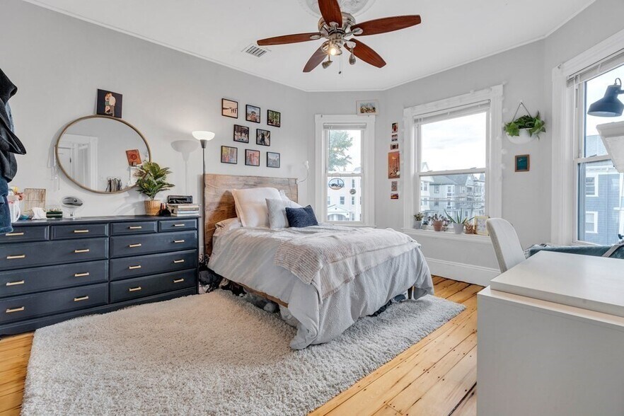 Building Photo - 160 Saint Alphonsus St