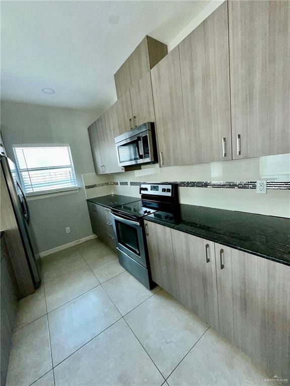 Building Photo - 14 Larkspur Ave