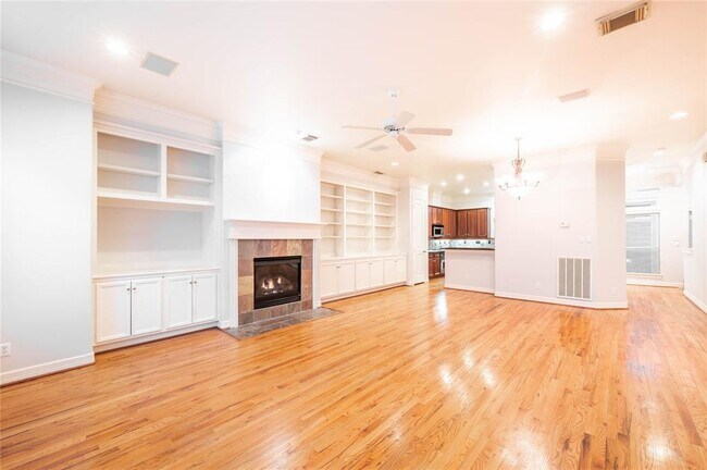 Building Photo - 643 Hartman St