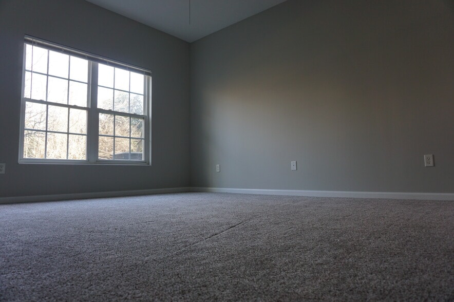 Master Bedroom - 2636 Harding Ct