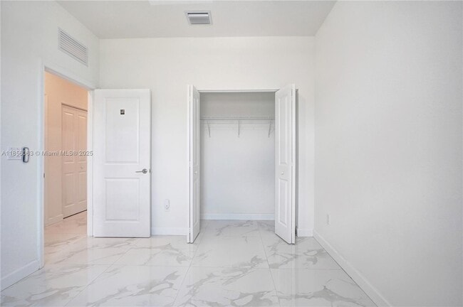 Building Photo - 213 SW 159th Ct
