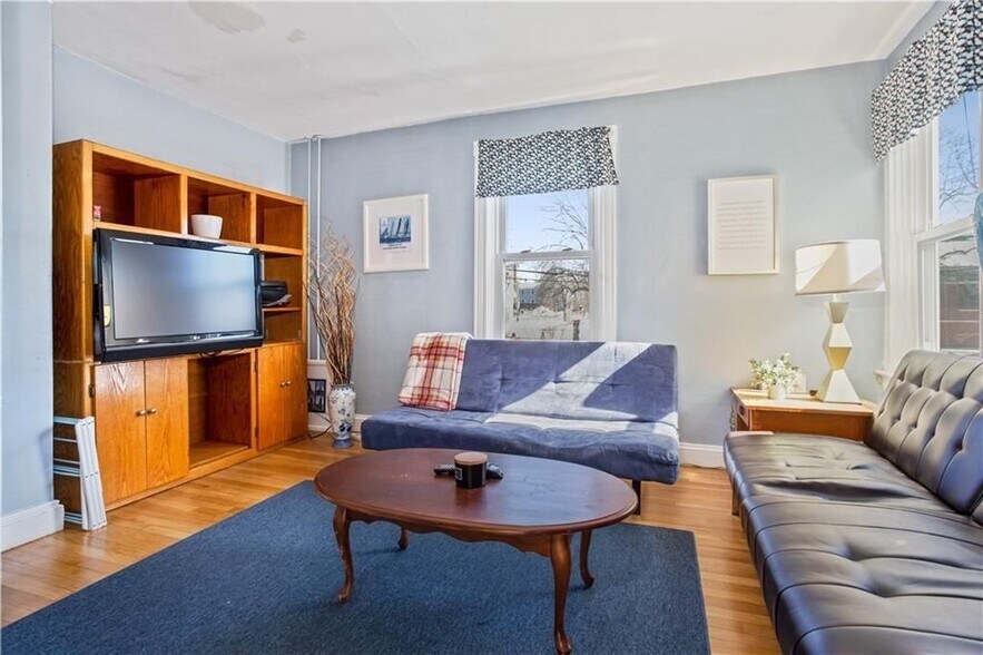 Building Photo - 35 Brewer St