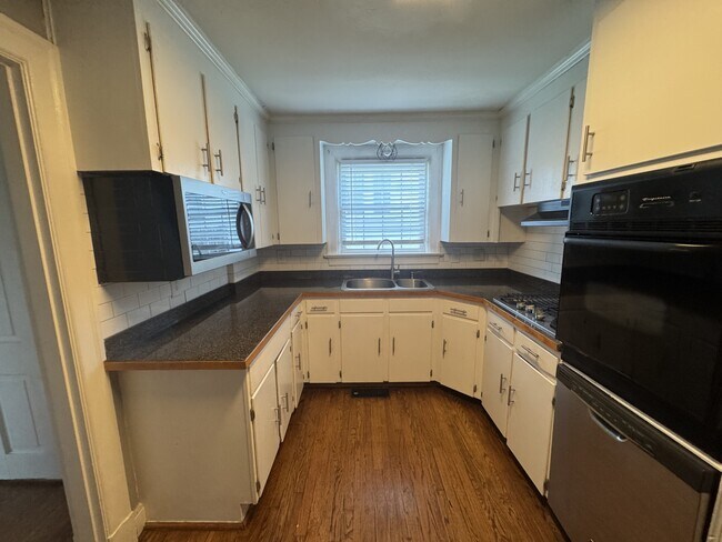 Building Photo - 310 Yeardley Ave